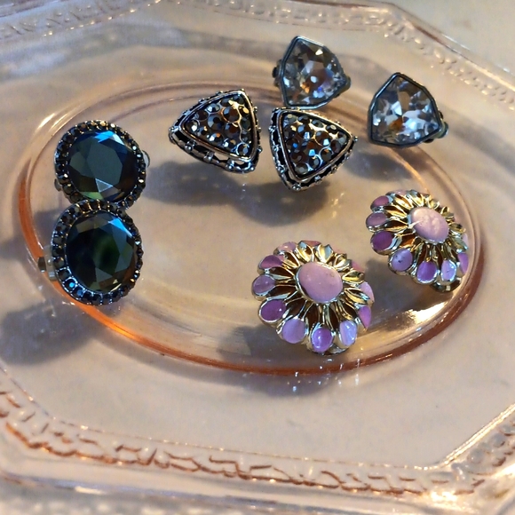 Four Pairs of clip-on earnings - Picture 1 of 3